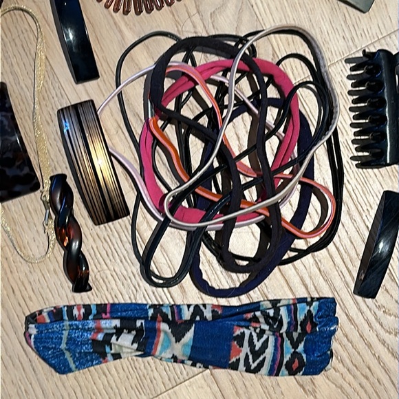 Variety of Hair Accessories and Satin Sleep Bonnet - Picture 4 of 7